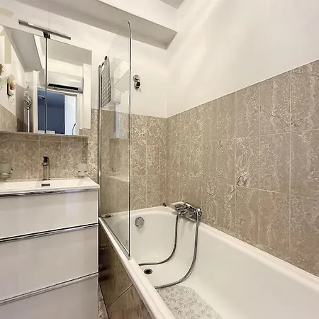 T2 Avec Terrasse, Gare & Croisette A Pied