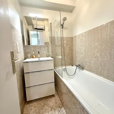 T2 Avec Terrasse, Gare & Croisette A Pied Apartment Cannes