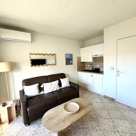 Apartment T2 Avec Terrasse, Gare & Croisette A Pied Cannes