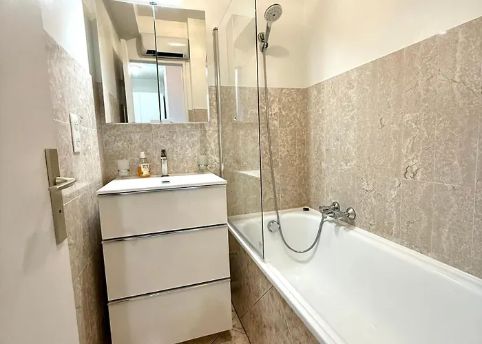 T2 Avec Terrasse, Gare & Croisette A Pied Apartament Cannes